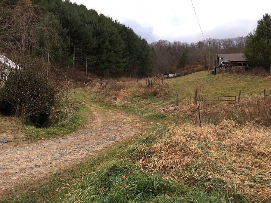 2nd image of 225 Powers Hollow Rd