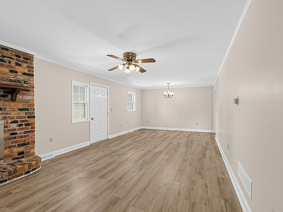 5th image of 300 Drury Ln