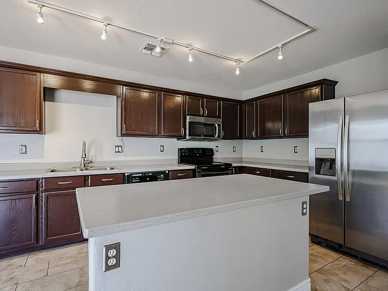 3385 E Longhorn Dr — Photo 37