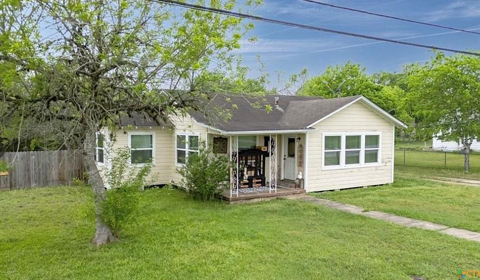 1st image of 704 Maple St