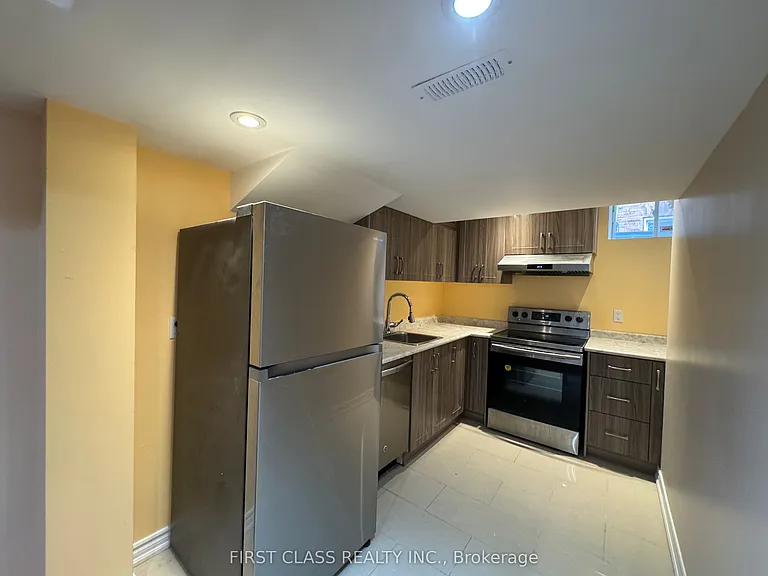 3162 Caulfield Cres #BASEMEN — Photo 3