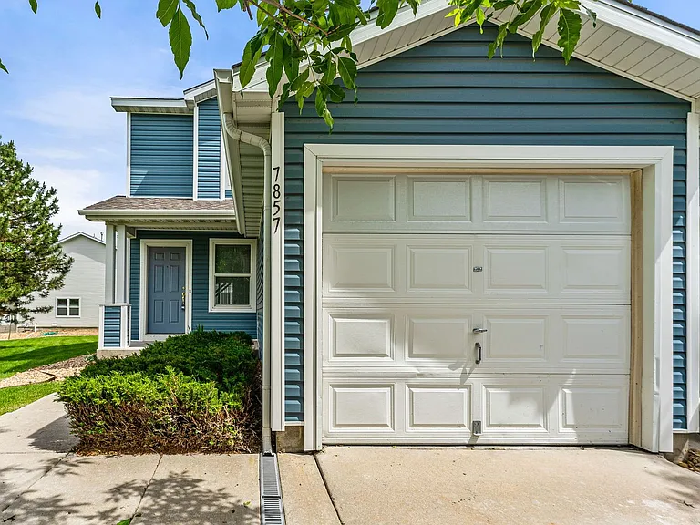 7857 S Kittredge Cir — Photo 4