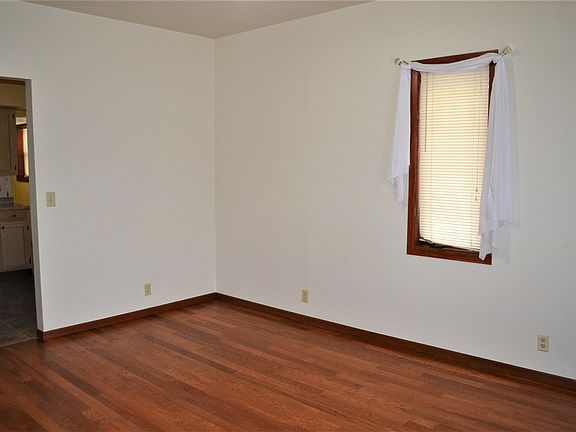 4th image of 1617 Avenue B
