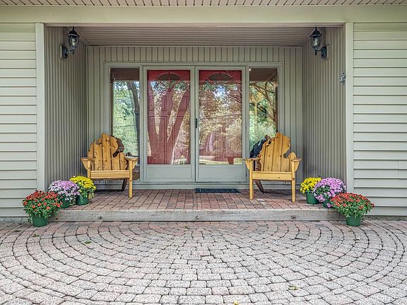 3rd image of 2632 Parkridge Dr