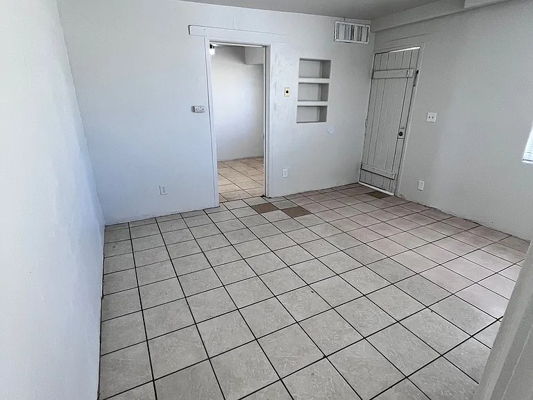 2620 N 14th Ave #5 — Photo 9