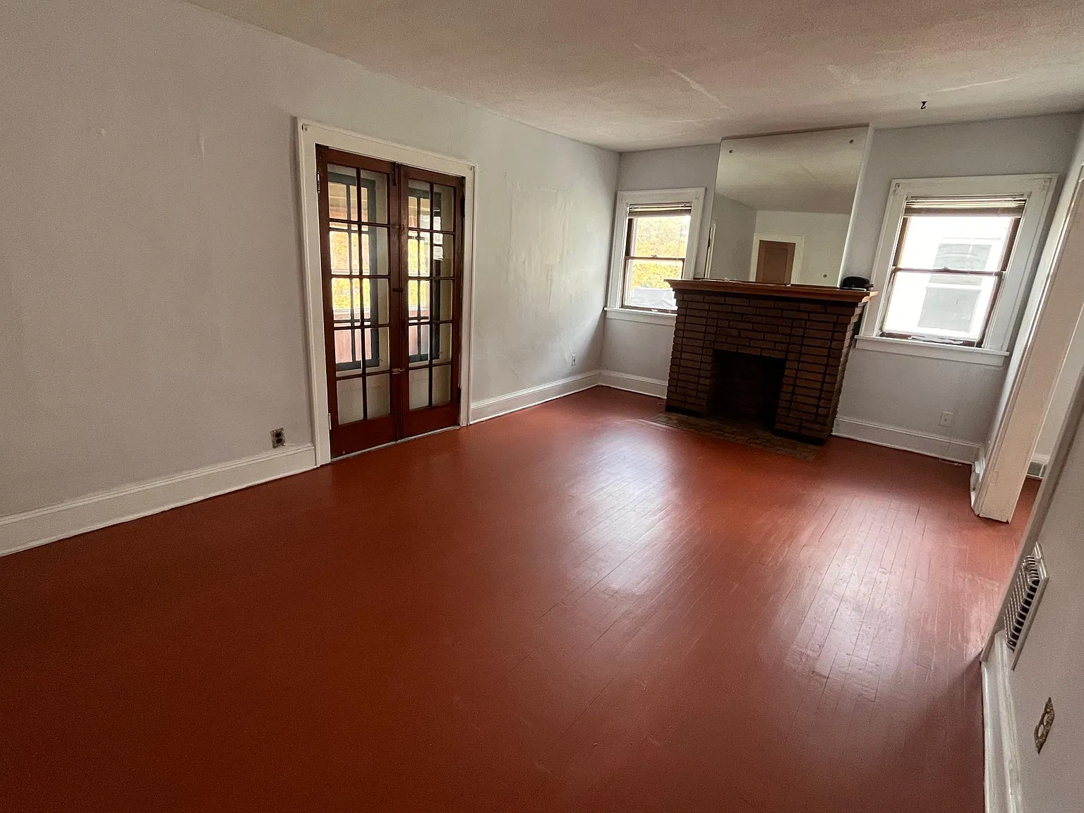 3 bed, 1300 sqft, $1,500 — Photo 2