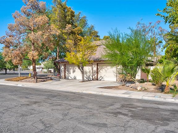2nd image of 1201 Mercedes Cir