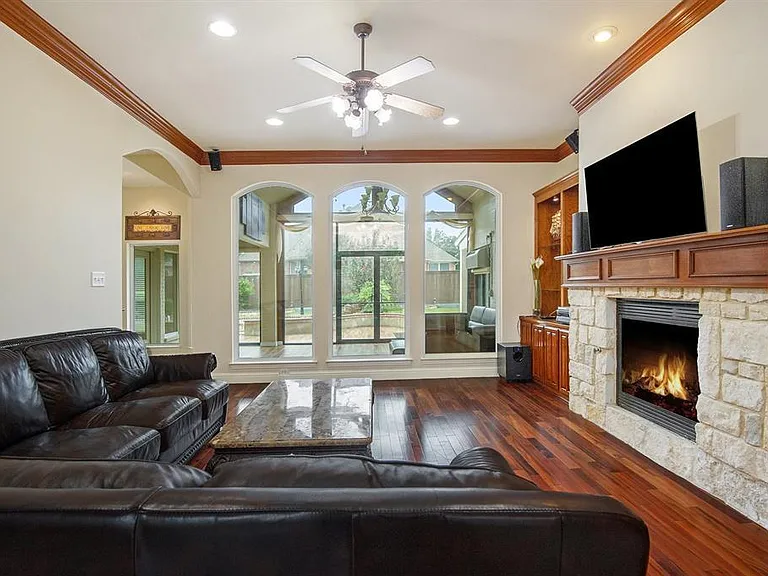 6925 Katherine Ct — Photo 11
