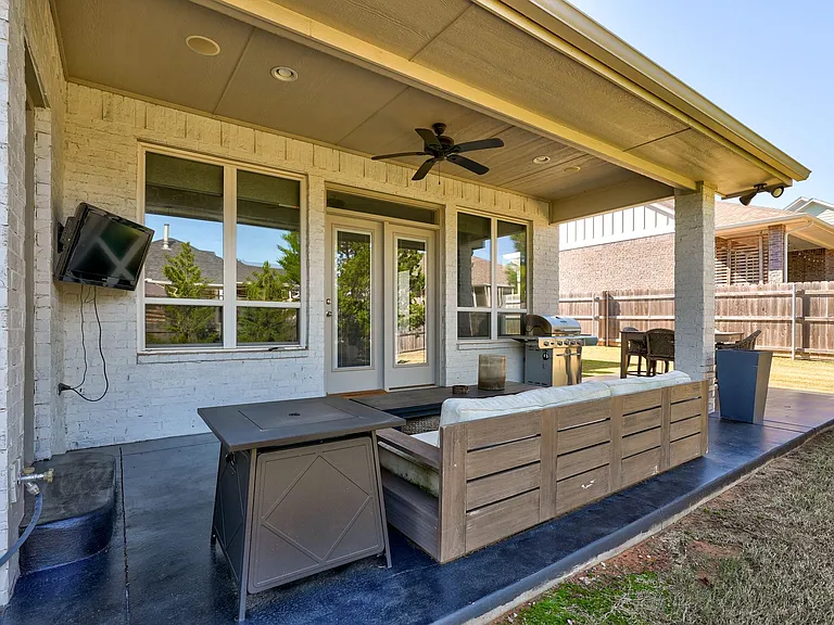 3217 Clock Tower Cir — Photo 35
