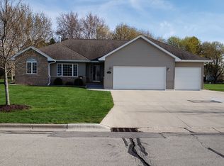 2142 Garden Grove Ln, Green Bay, WI 54311