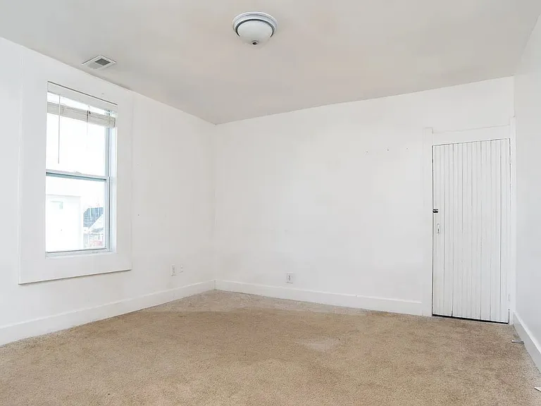 1745 Union St — Photo 16