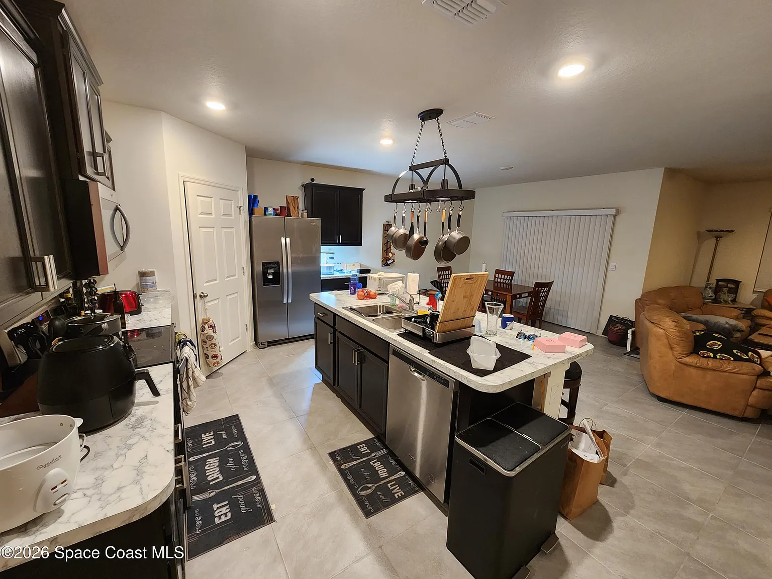 4 bed, 2.0 bath, 1830 sqft, $2,500 — Photo 2