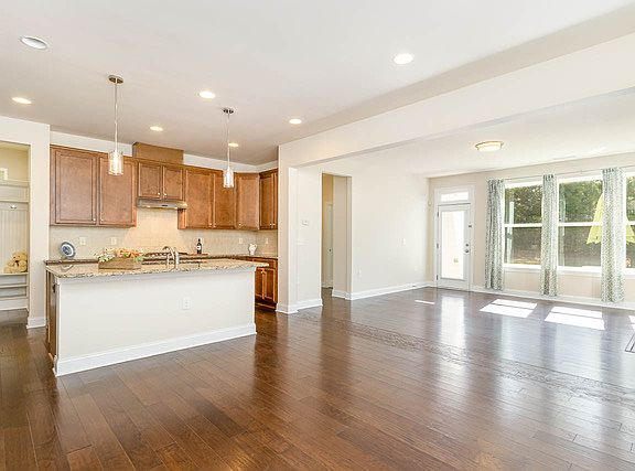 4th image of 269 Begen St