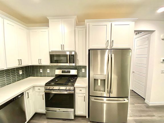 4th image of 20 Barbara Ln #37