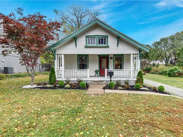 5809 Woodward St, Overland Park, KS 66202