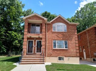 7003 267th St #2, Glen Oaks, NY 11004
