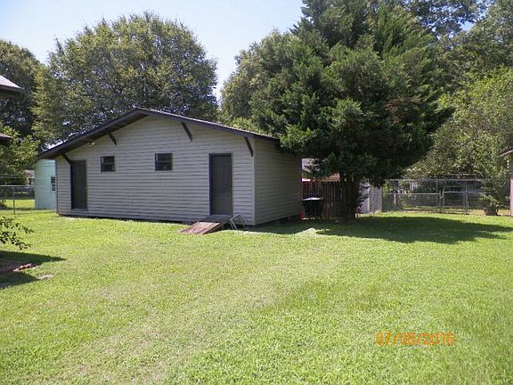4th image of 1009 Oakey St