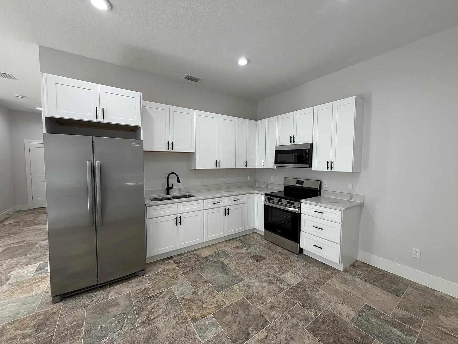 2397 Lake Pickett Rd — Photo 2