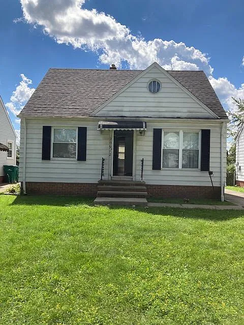 20912 Raymond St photo 1