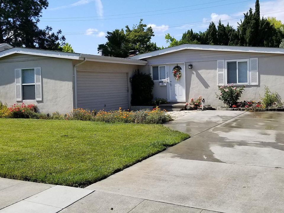 1st image of 2349 Peachtree Ln