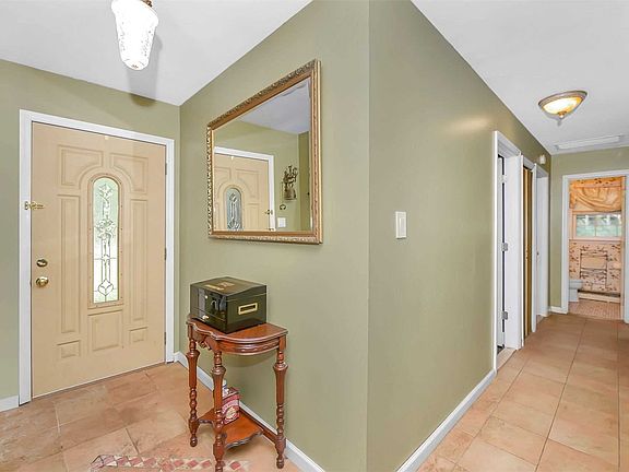5th image of 12 Falmouth Dr
