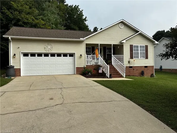 1086 Johnsontown Rd, Thomasville, NC 27360