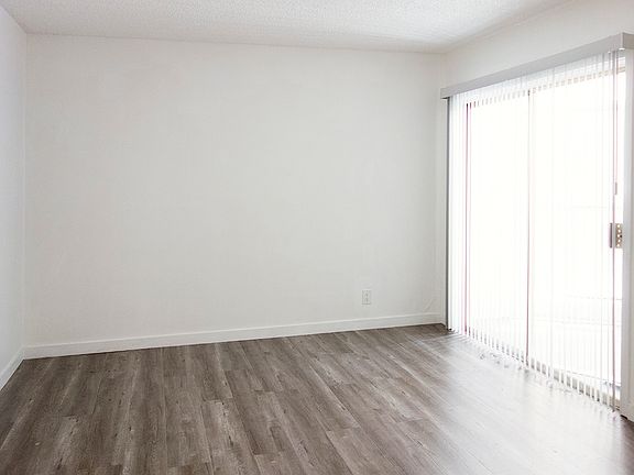 4th image of 1601 N Poinsettia Pl #Cab247671
