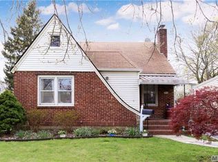 243 Horton Hwy, Mineola, NY 11501