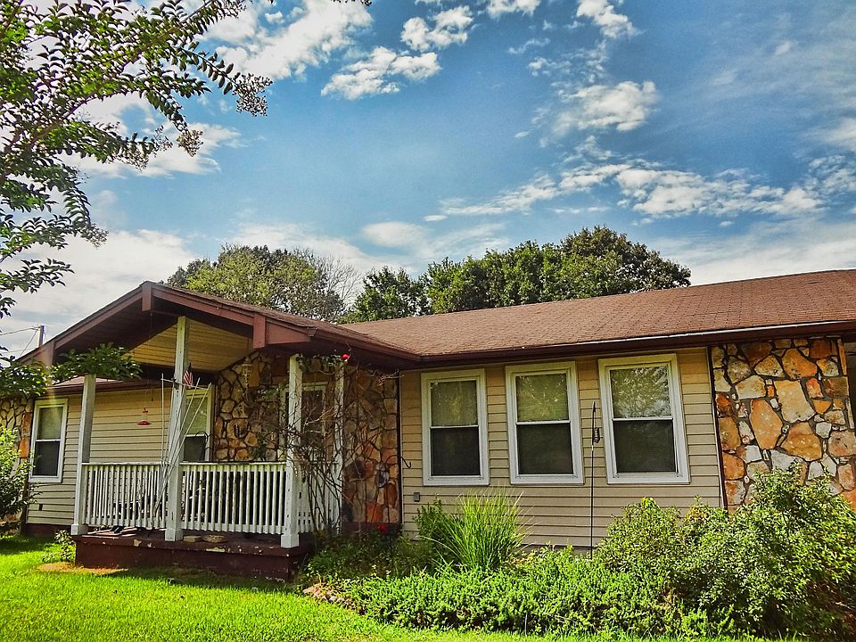 1st image of 1807 Oak Hills Dr
