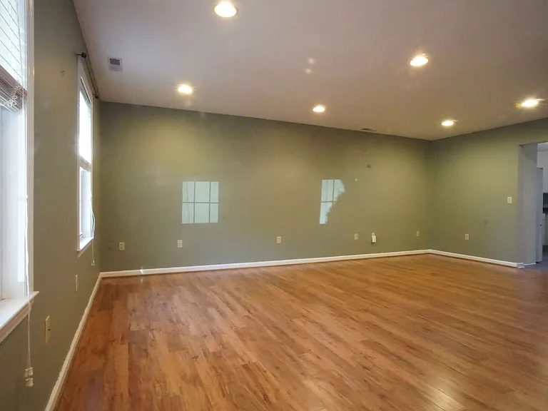 450 Wimmer St — Photo 2