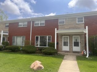 208 Dee Rd #C, North Aurora, IL 60542