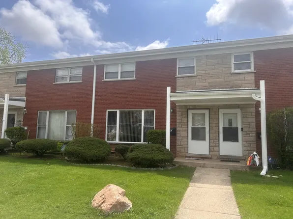 208 Dee Rd #C, North Aurora, IL 60542