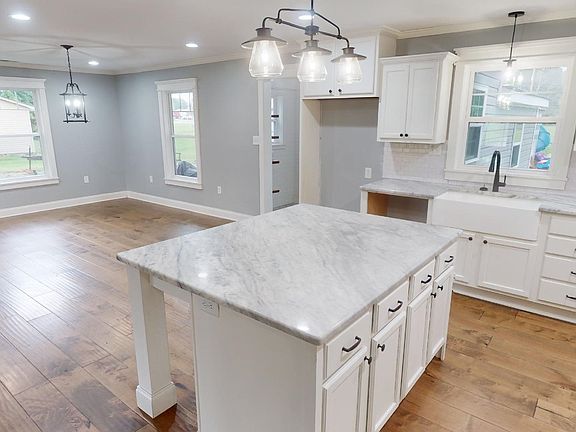 3rd image of 166 Mimosa St
