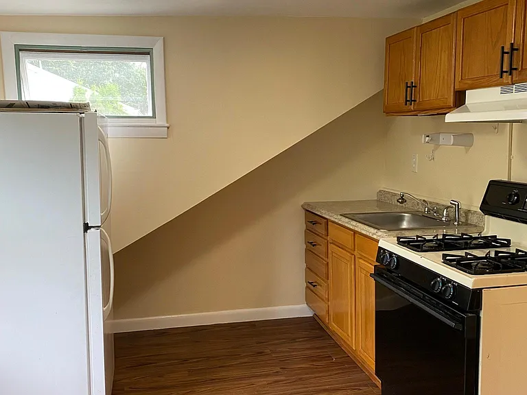 16 Charles Ave #2 — Photo 4