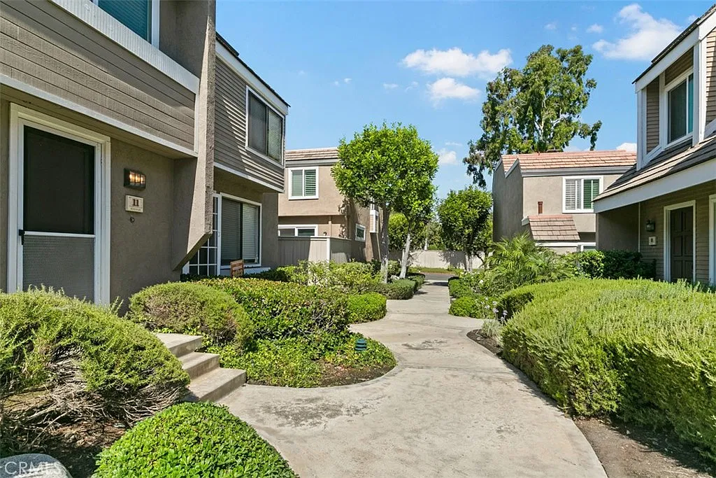 3 bed, 1.5 bath, 1123 sqft, $3,750 — Photo 4