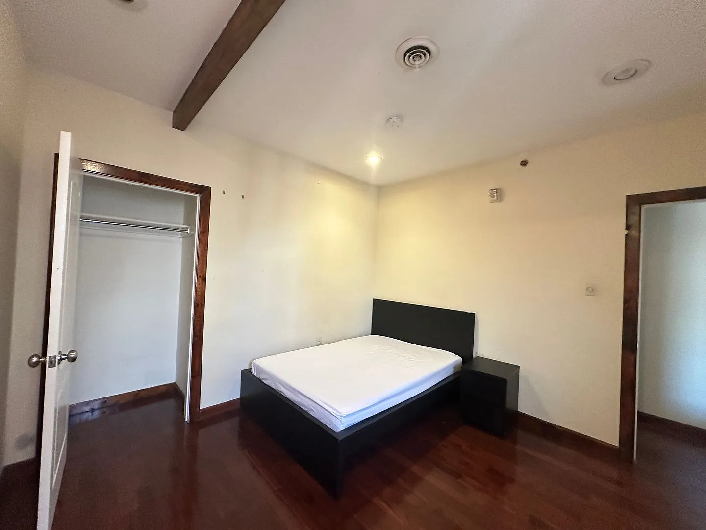 1824 W Diamond St — Photo 2