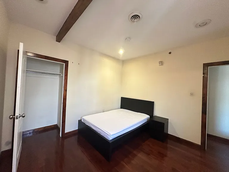 1824 W Diamond St — Photo 1