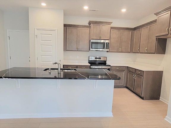 3rd image of 7809 Flatrock Park Dr