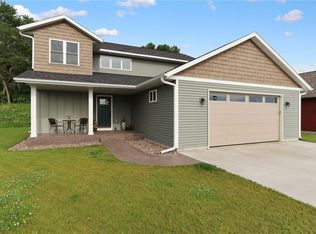 221 Autumn Dr, Altoona, WI 54720