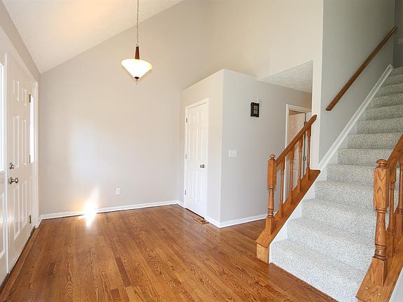 3rd image of 8260 Glenhaven Ct