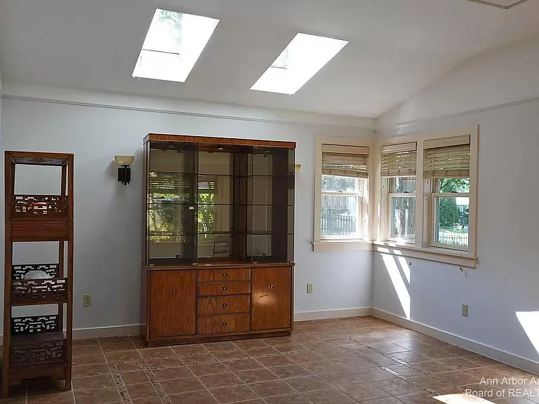 611 Robin Rd — Photo 9
