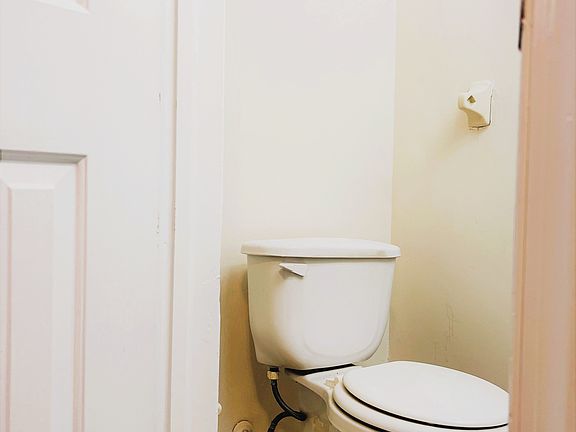 4th image of 1336 Battleford Dr #1