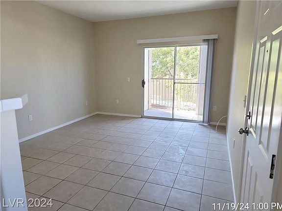 3rd image of 2110 Los Feliz St Building 1089-21