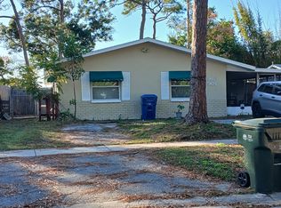 904 Lake Palms Dr, Largo, FL 33771