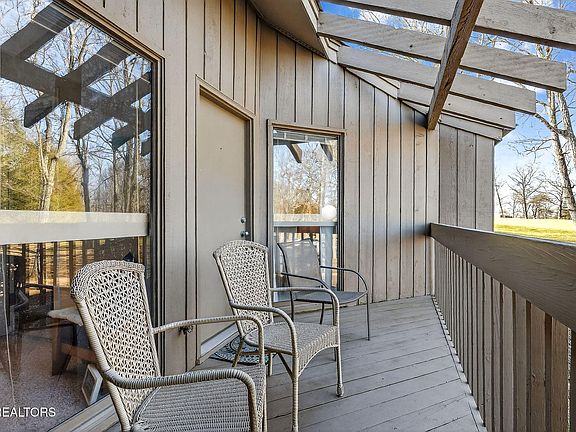 2nd image of 71 Eagle Ct