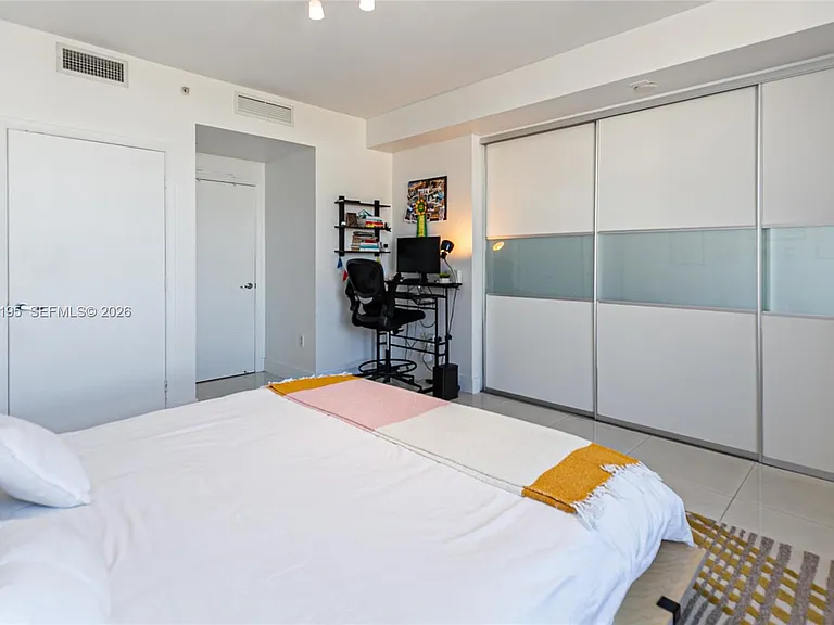 90 SW 3rd St #1611 — Photo 9