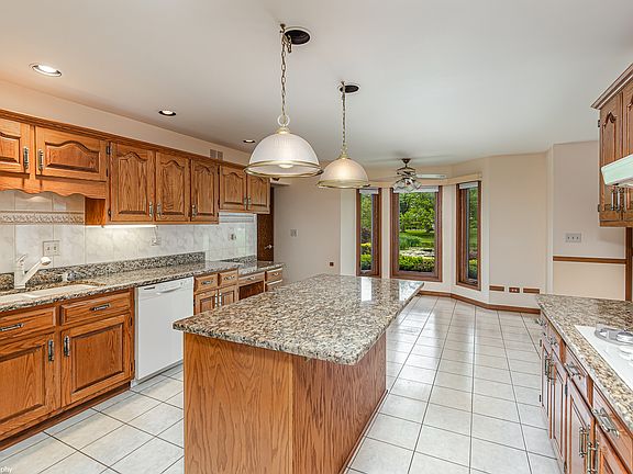 5th image of 18633 Swan Dr