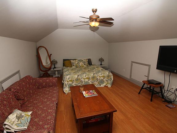 2nd image of 554 Wilson Ln
