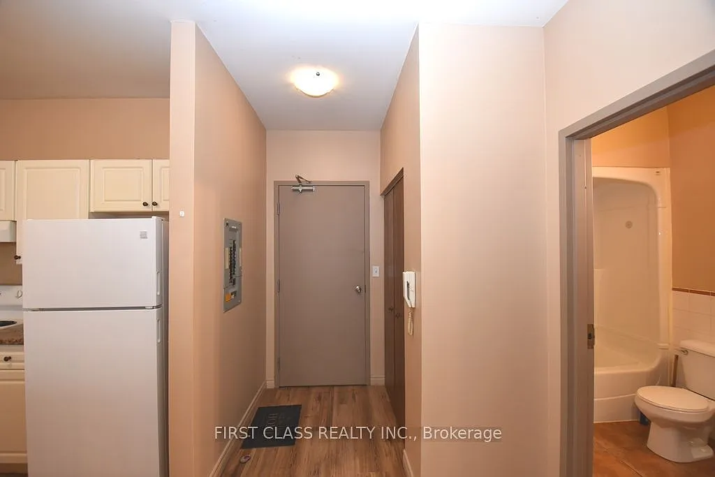 1 bed, $1,300 — Photo 3