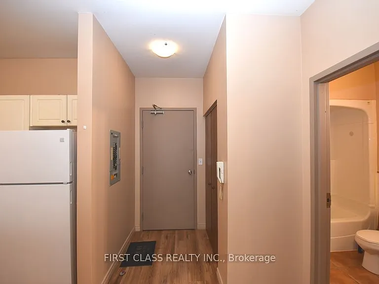 18 Market St #3 — Photo 3